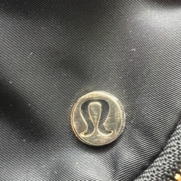 Lullemon All Night Festival bag 2L in Black/gold - Picture 3 of 13